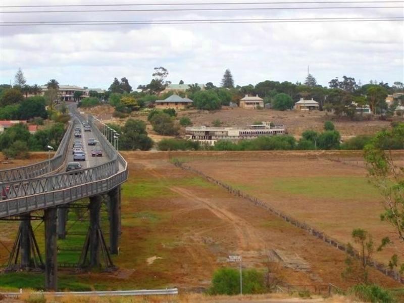 2 Princes Highway, Murray Bridge SA 5253