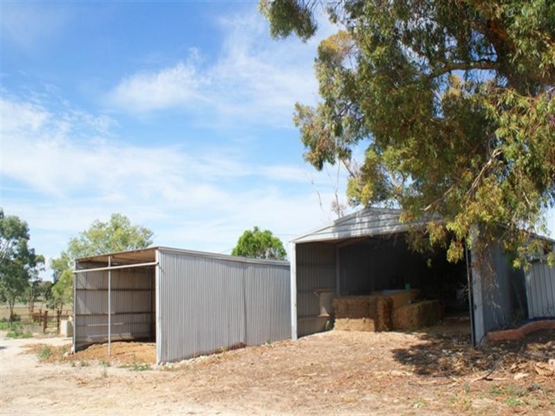 RMB 3150 Jervois Road, Woods Point SA 5253