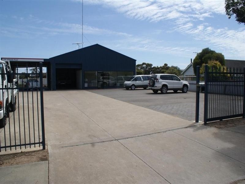 219 Adelaide Road, Murray Bridge SA 5253