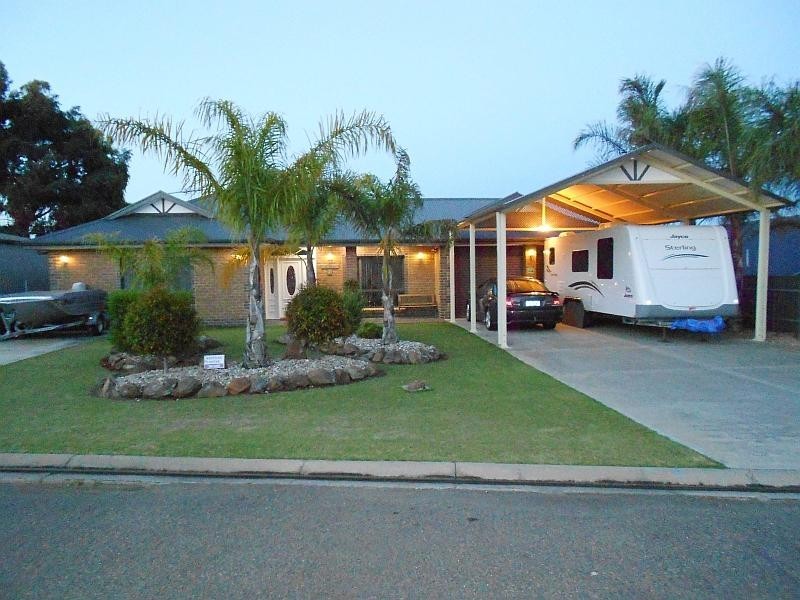 18 Riverglen Drive, White Sands SA 5253