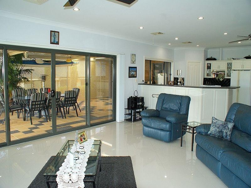 18 Riverglen Drive, White Sands SA 5253