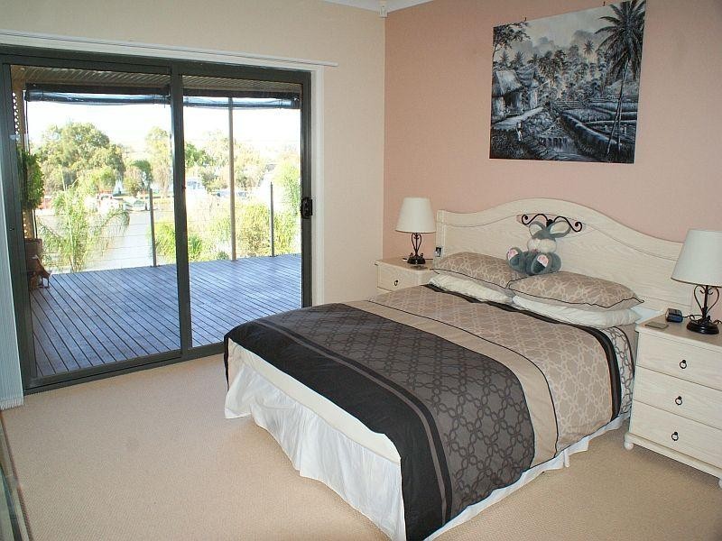 18 Riverglen Drive, White Sands SA 5253