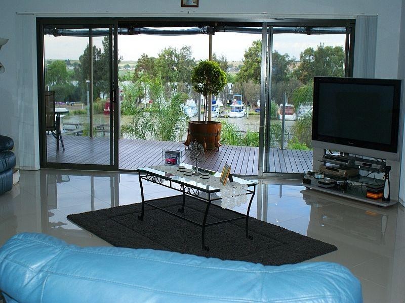 18 Riverglen Drive, White Sands SA 5253