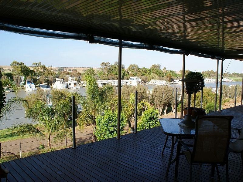 18 Riverglen Drive, White Sands SA 5253