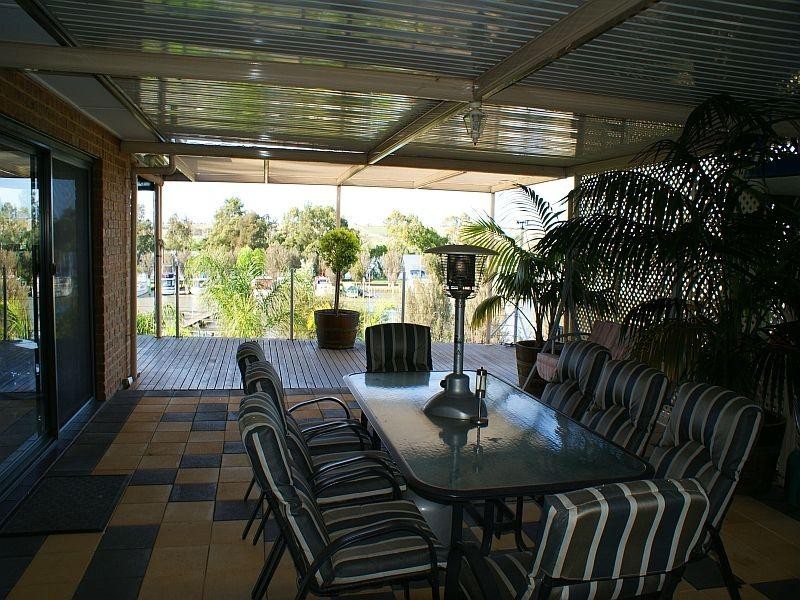 18 Riverglen Drive, White Sands SA 5253