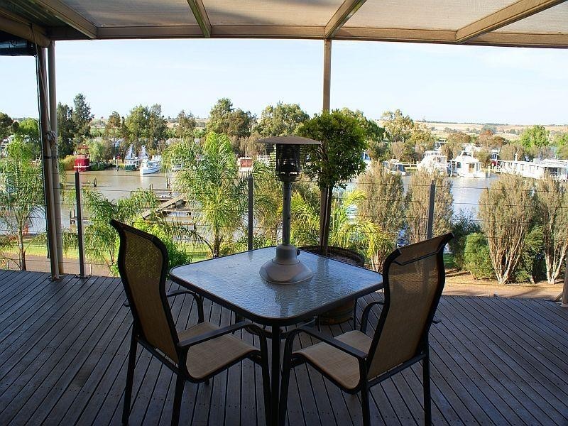 18 Riverglen Drive, White Sands SA 5253