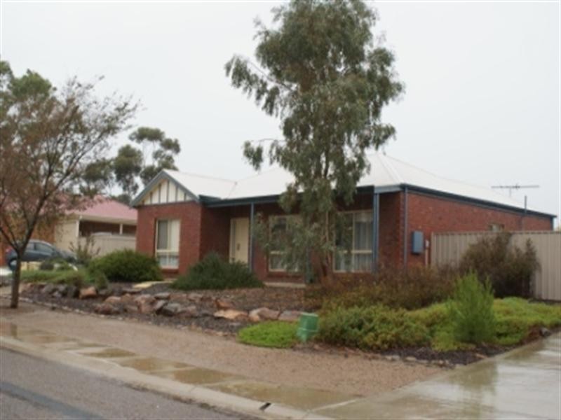 4 Adrian Street, Murray Bridge SA 5253