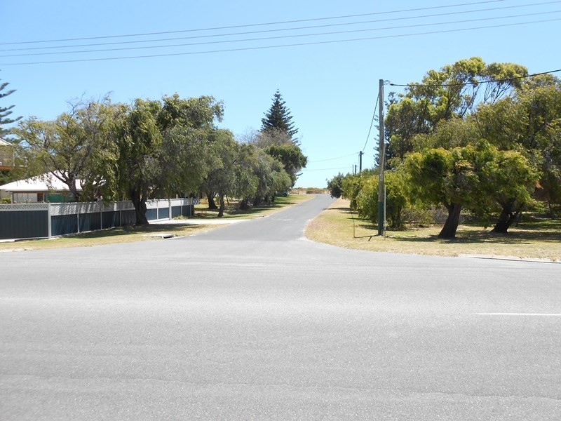 101 Gingin Road, Lancelin WA 6044