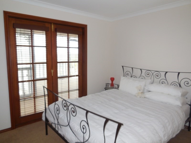 18 Olive Grove, Karakin WA 6044