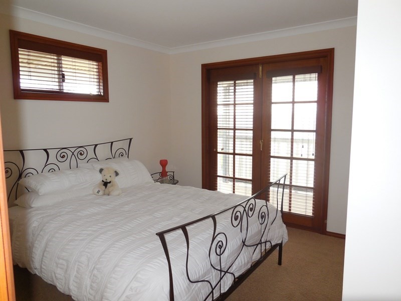 18 Olive Grove, Karakin WA 6044