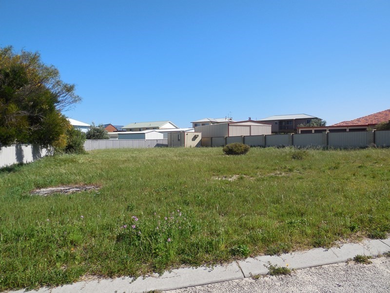 38 Lucraft Loop, Ledge Point WA 6043