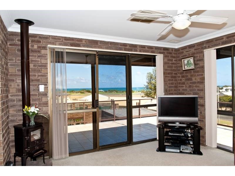 14 Dewar Way, Ledge Point WA 6043