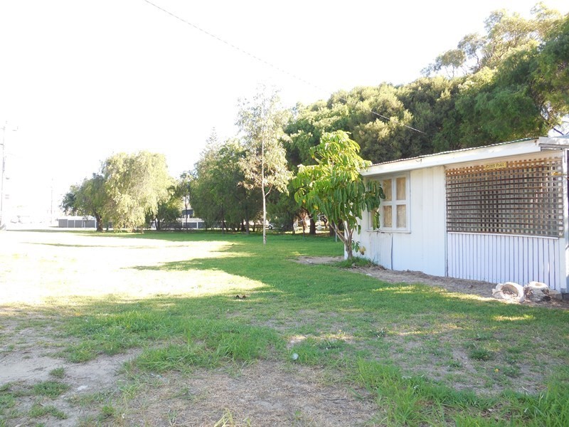 5 Bandy Avenue, Lancelin WA 6044