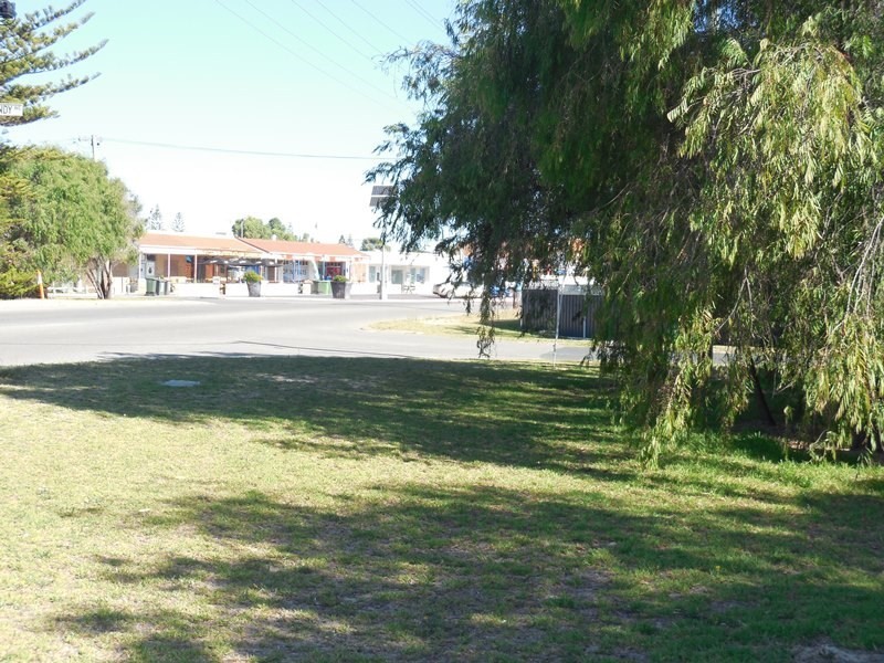 5 Bandy Avenue, Lancelin WA 6044