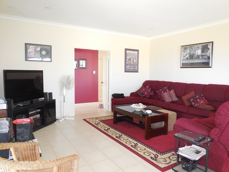 43 Lucraft Loop, Ledge Point WA 6043