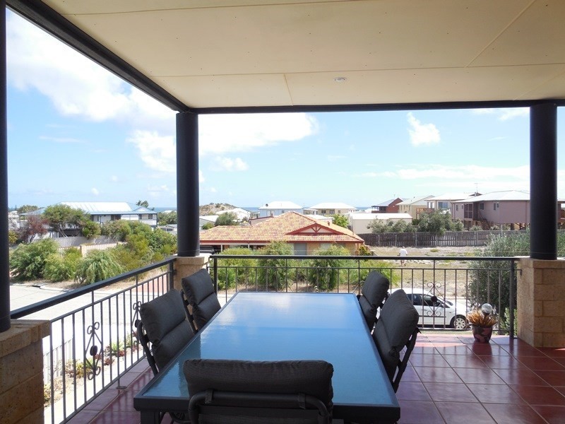 43 Lucraft Loop, Ledge Point WA 6043