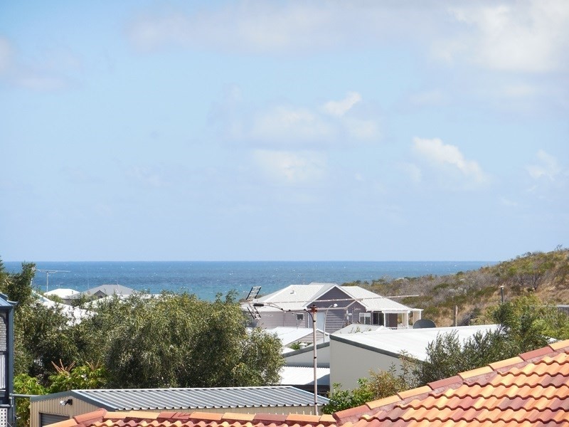 43 Lucraft Loop, Ledge Point WA 6043