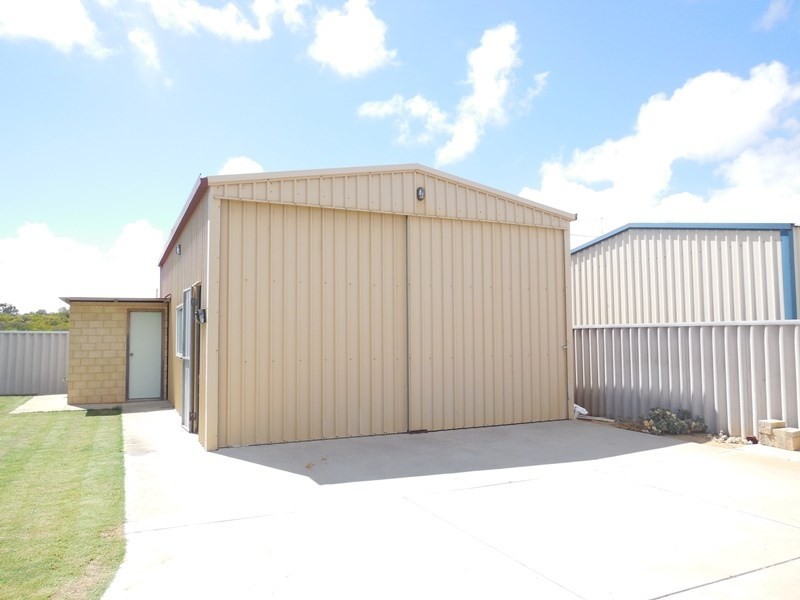 43 Lucraft Loop, Ledge Point WA 6043