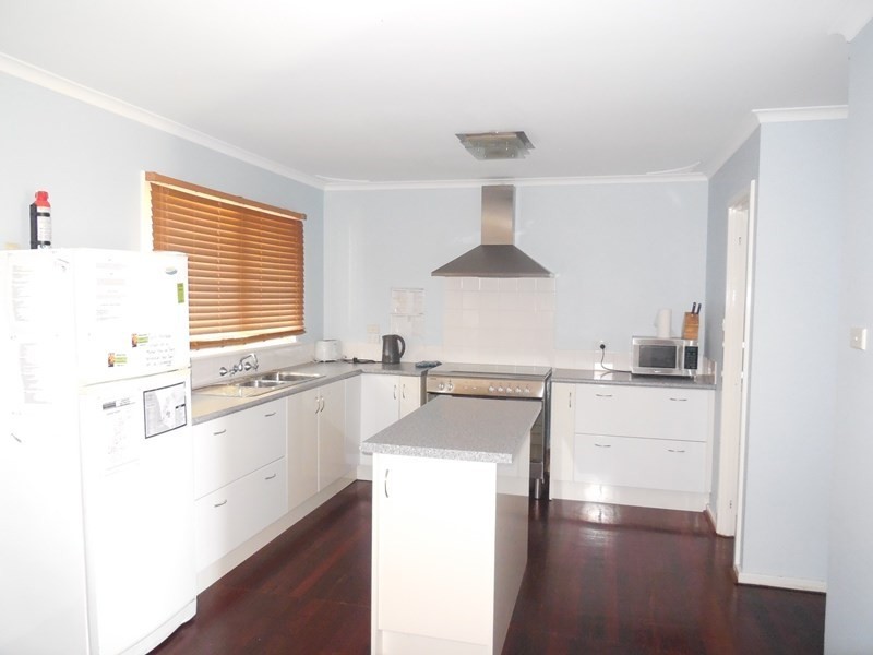 10 Wood Way, Ledge Point WA 6043