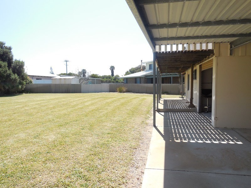 4 Wedge Avenue, Lancelin WA 6044
