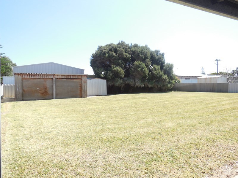 4 Wedge Avenue, Lancelin WA 6044