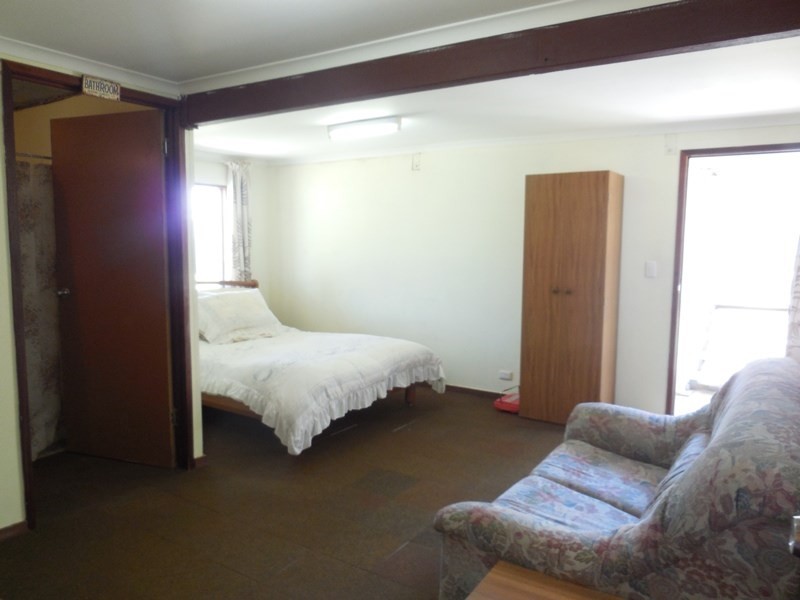 4 Wedge Avenue, Lancelin WA 6044