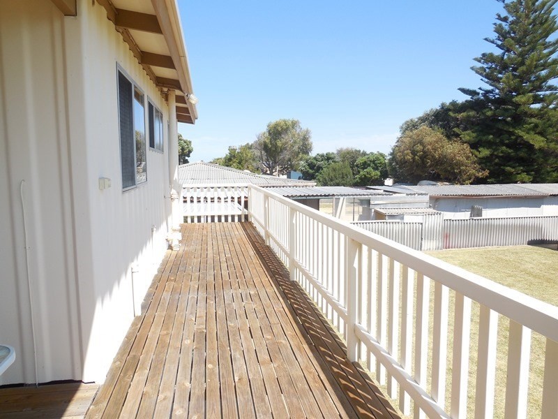 4 Wedge Avenue, Lancelin WA 6044