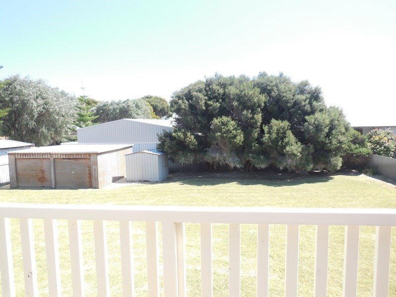 4 Wedge Avenue, Lancelin WA 6044