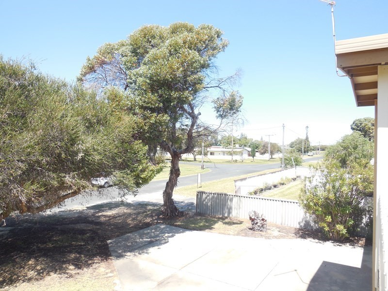 4 Wedge Avenue, Lancelin WA 6044