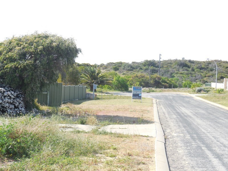 5 Larwood Elbow, Seabird WA 6042