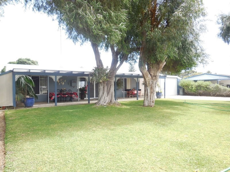 42 Walker Avenue, Lancelin WA 6044