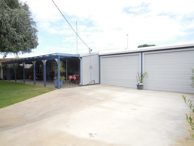 42 Walker Avenue, Lancelin WA 6044