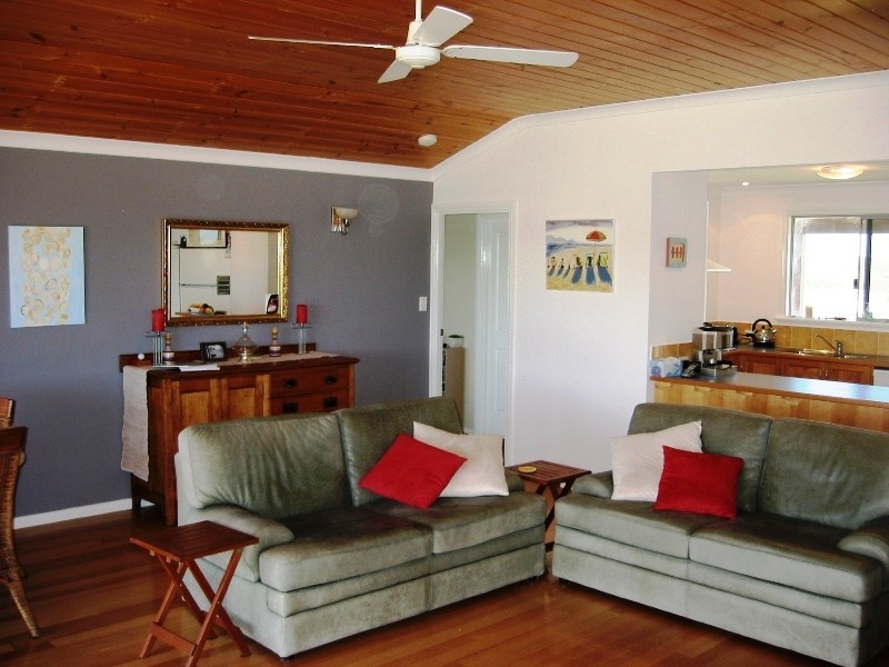 32 Lucraft Loop, Ledge Point WA 6043