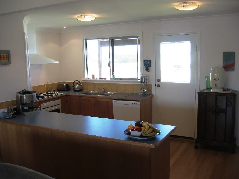 32 Lucraft Loop, Ledge Point WA 6043