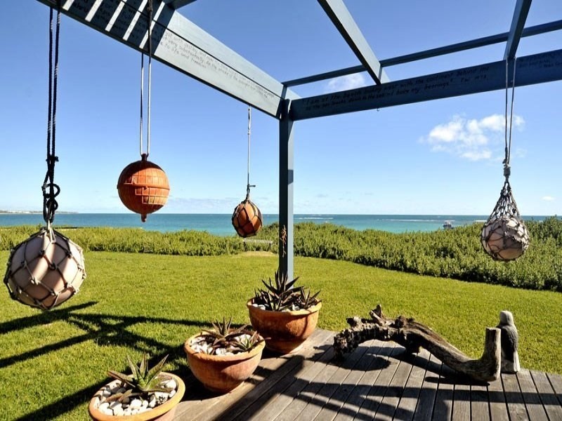 23 De Burgh Street, Ledge Point WA 6043