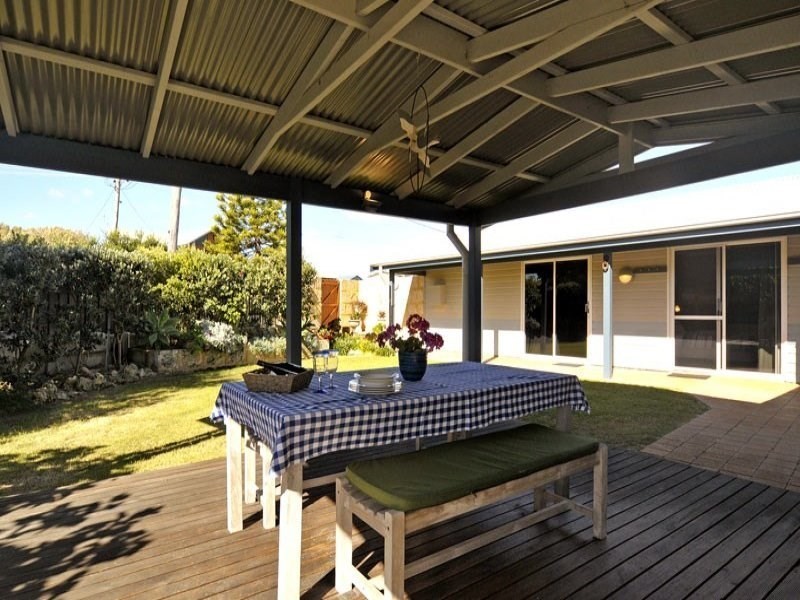 23 De Burgh Street, Ledge Point WA 6043
