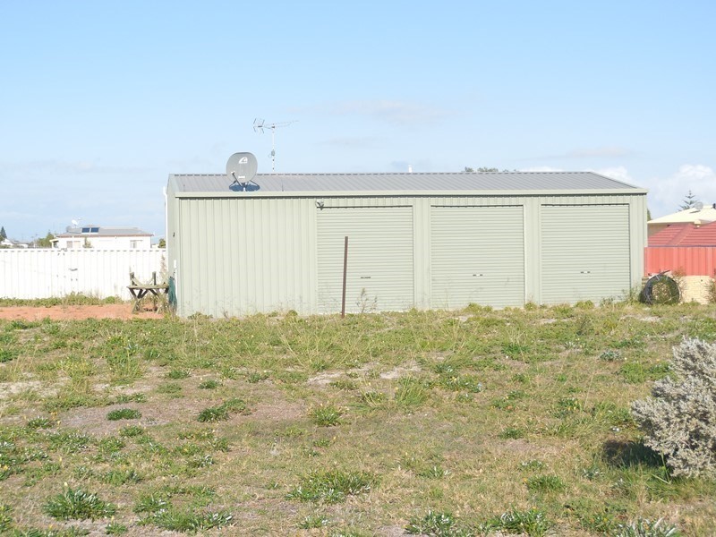 7 Lucraft Loop, Ledge Point WA 6043