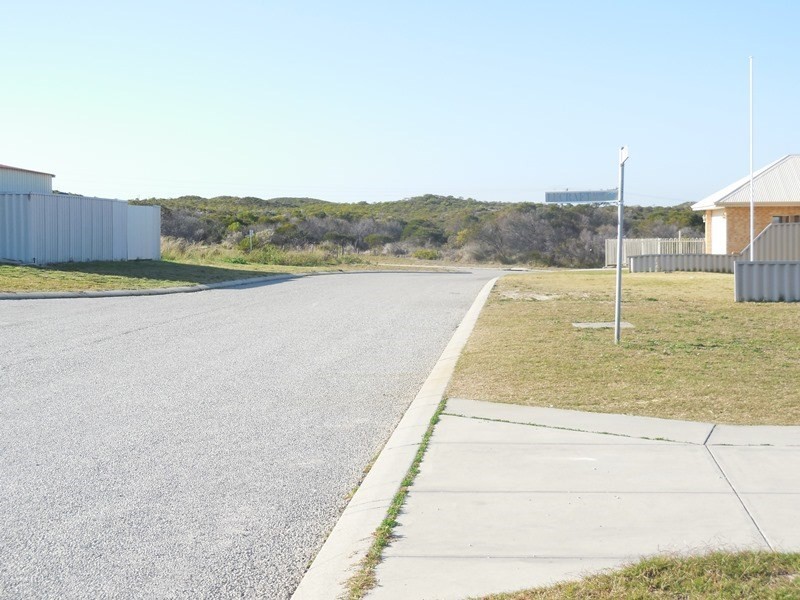 7 Lucraft Loop, Ledge Point WA 6043