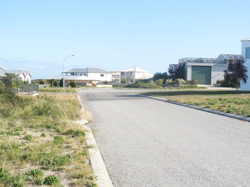 7 Lucraft Loop, Ledge Point WA 6043