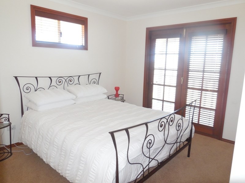 18 Olive Grove, Karakin WA 6044