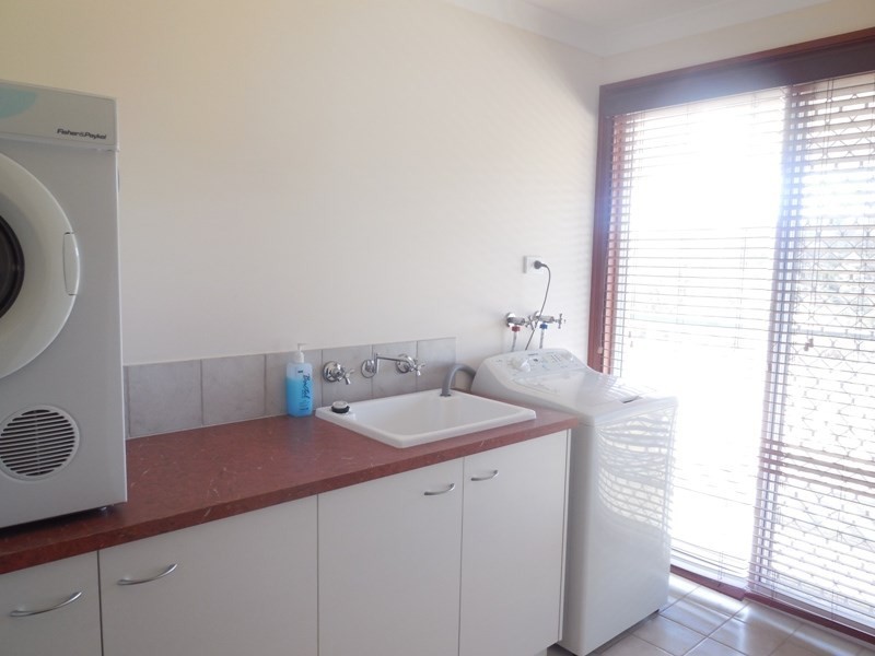 18 Olive Grove, Karakin WA 6044