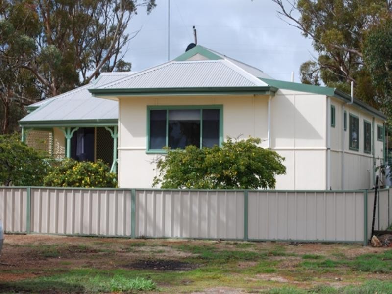 14 – 16 King Street, Wongan Hills WA 6603