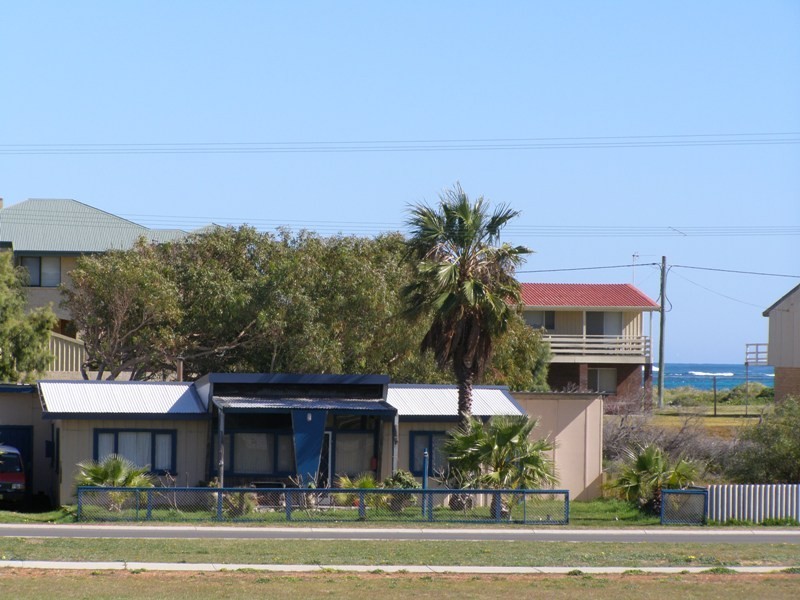 2 Wedge Avenue, Lancelin WA 6044