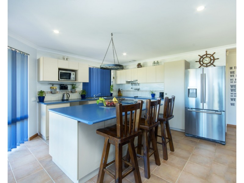 19 Redheart Court, Karakin WA 6044