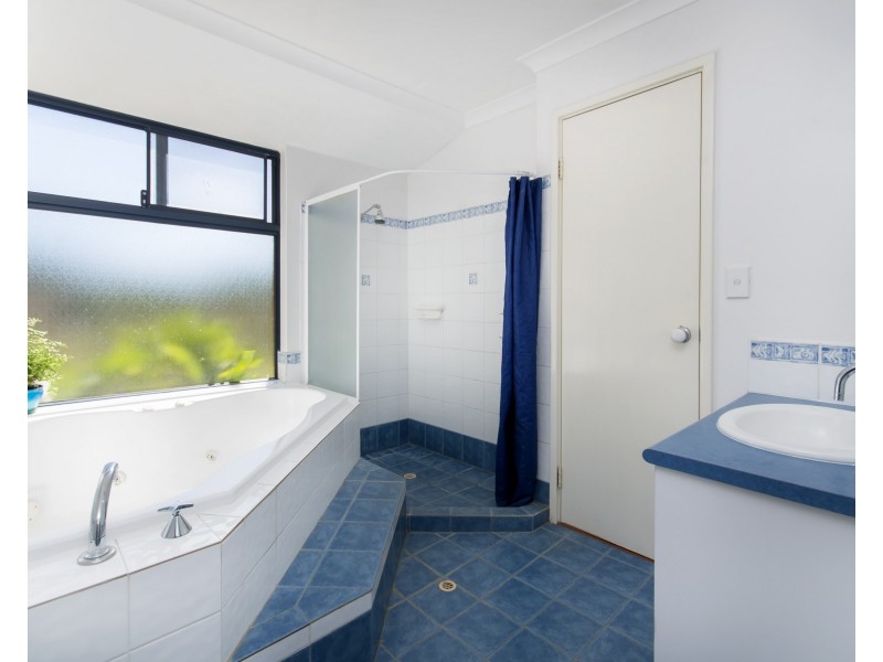 19 Redheart Court, Karakin WA 6044