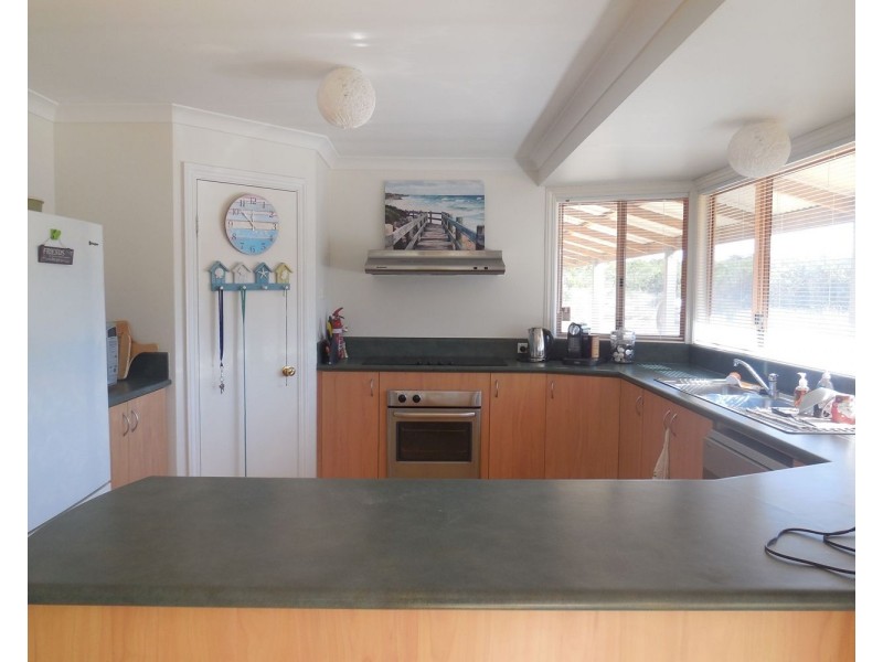 18 REDHEART, Karakin WA 6044