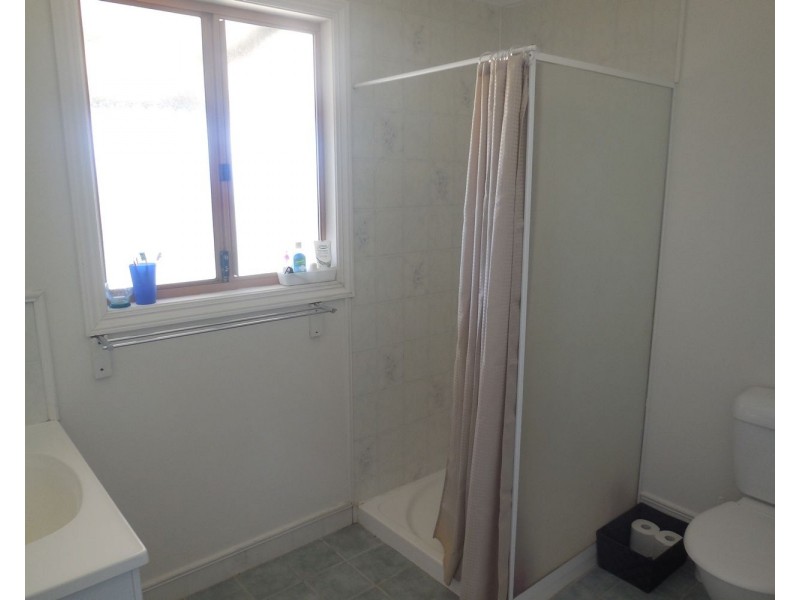 18 REDHEART, Karakin WA 6044