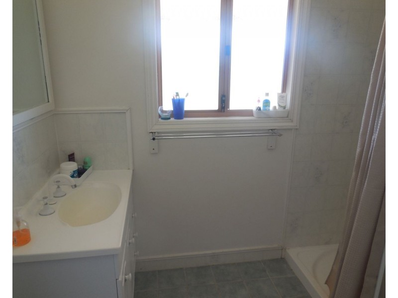 18 REDHEART, Karakin WA 6044