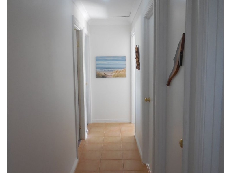 18 REDHEART, Karakin WA 6044