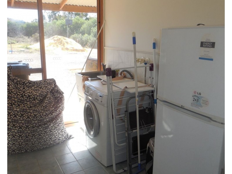 18 REDHEART, Karakin WA 6044